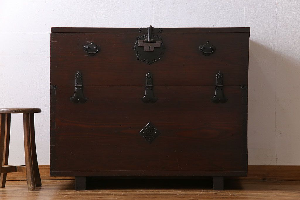 一本の木を思い起こさせる家具【李朝家具】 | Staff Blog 