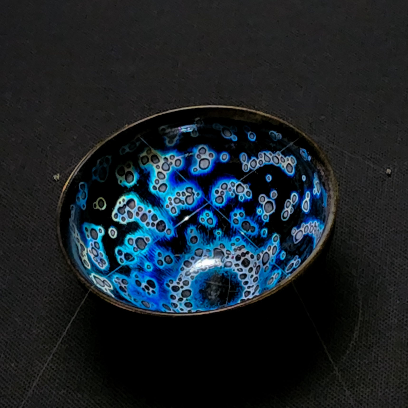 曜変天目茶碗 （静嘉堂文庫美術館と藤田美術館の国宝「曜変天目」が登場 「美の壺」BSプレミアムで12日夜放送 – 美術展ナビ）