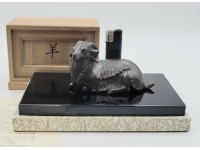 人間国宝　香取正彦　羊　共箱、敷板、略歴付　銅製