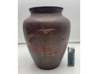 美山作　銅器　花瓶　千鳥に波文様　浮き彫り　箱はありません。
