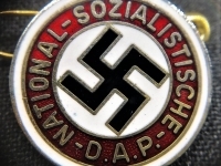【ナチスドイツ党員章】　実物　1920～1945年　国民社会主義ドイツ労働者党（NSDAP）　